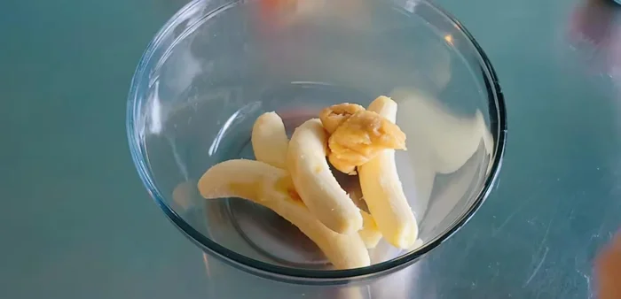 In a mixing bowl, mash the bananas. Add coconut sugar (3 tablespoons) and salt (1/4 teaspoon). Mix well until sugar dissolves.