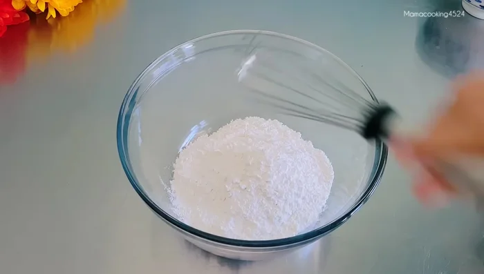 Make the noodles: Combine tapioca flour and rice flour (289). Add room temperature water and mix until dissolved (302.28). Add hot water and mix well (320.16). Add salt and vegetable oil (331.44). Let the dough rest for 15-30 minutes (341.52).