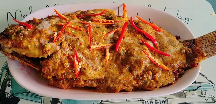 Garnish with sliced chili peppers and shredded kaffir lime leaves. Serve hot with rice.