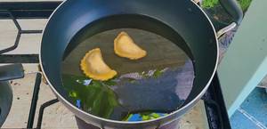 Jumbo Chicken Curry Puffs: Crispy, Flavorful, Easy Recipe