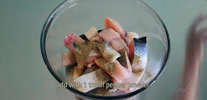 Mix catfish with ground pepper and fish sauce.