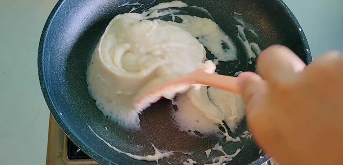Prepare sticky rice: Soak overnight, then rinse and steam for 40 minutes. (143.599)