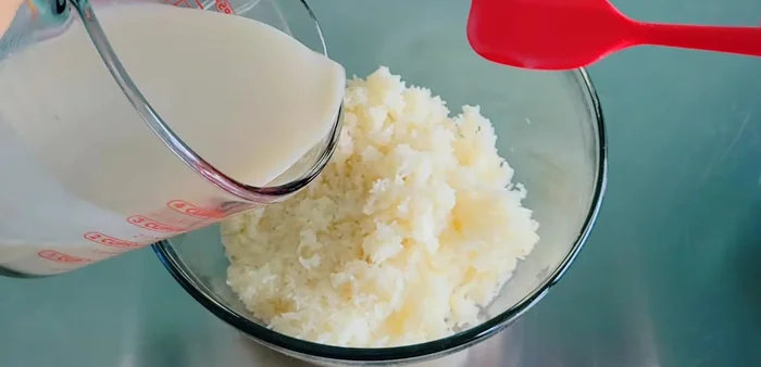 Once sticky rice is cooked, add the coconut milk mixture and mix well. Let it rest for 30 minutes to absorb the flavors. (197.519)