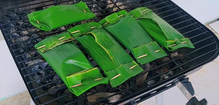 Grill over low heat, flipping occasionally, until golden brown and crispy. Alternatively, bake in an air fryer at 150 degrees Celsius for 15-20 minutes.(344.68)