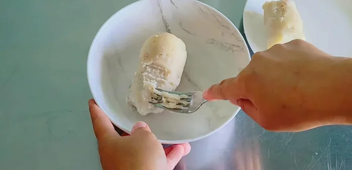Mash the steamed taro. (68.96)