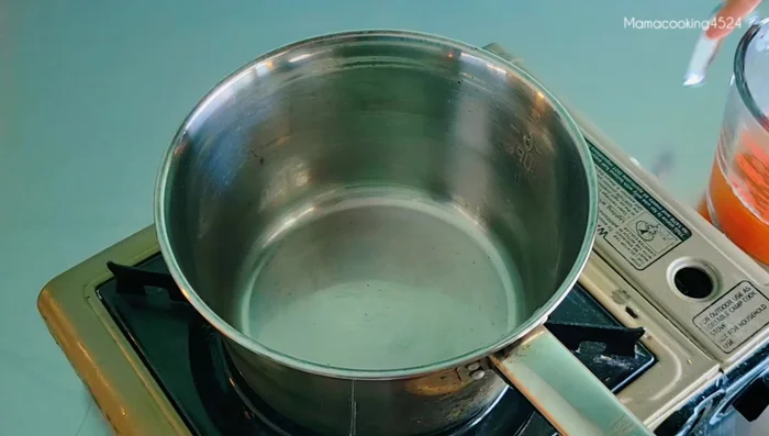 Strain the soup and set aside. Add mirin, soy sauce, sugar, seasoning powder to the soup. Simmer until it boils.