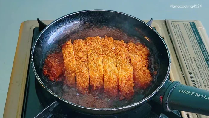 Add the pork to the pan with the soup and noodles. Whisk and add an egg (or two, depending on preference). Close lid for 1 minute. Add spring onions. Close lid for another minute.