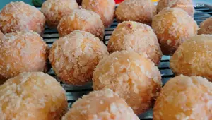Crispy Egg Yolk Cake (Khanom Kai Hong): A Traditional Thai Dessert Recipe