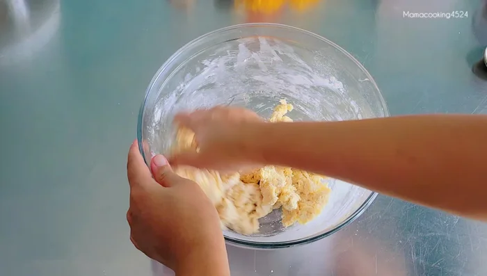 Add 60 grams of cold unsalted butter (or salted butter, omitting the salt) and continue kneading until the dough is smooth and elastic.