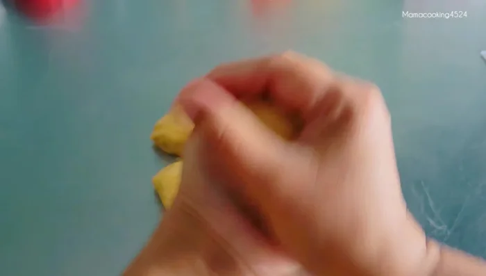 Roll out each dough ball into a circle. Sprinkle with palm sugar.