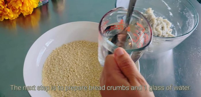 Prepare breadcrumbs and a cup of water. Dip the spoon in water to scoop the shrimp mixture.