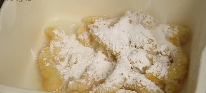 Add flour: Coat the fish maw with wheat flour or cornstarch to remove excess oil and wash again until the water runs clear.