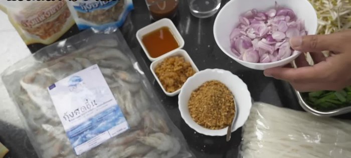 Prepare the Pad Thai sauce ingredients: thinly sliced shallots, finely chopped sweet papaya, palm sugar, tamarind juice, fish sauce, and water.