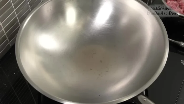 Heat the wok or frying pan.