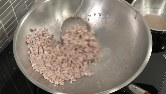 Remove excess water and oil from the pork.