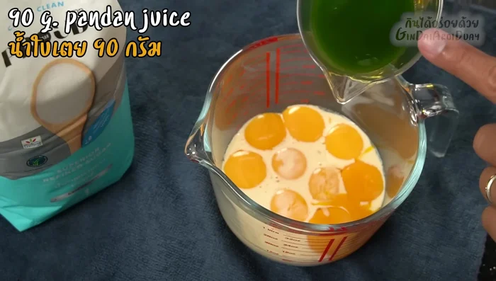 Combine egg yolks, evaporated milk, pandan leaf juice, and vegetable oil. Mix well.