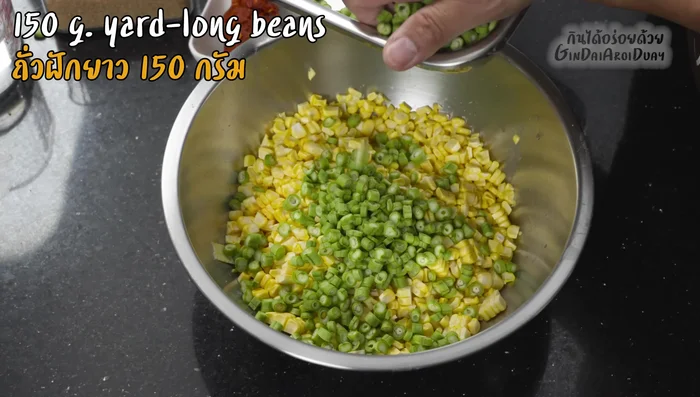 Combine ingredients: In a bowl, mix the corn kernels, long beans, kaffir lime leaves, red curry paste, eggs, fried flour, fish sauce, sugar, and water. Adjust the amount of curry paste, fish sauce, and sugar to your liking.