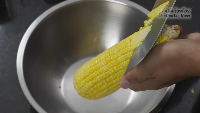 Prepare the corn: Slice the corn cobs and remove the kernels.