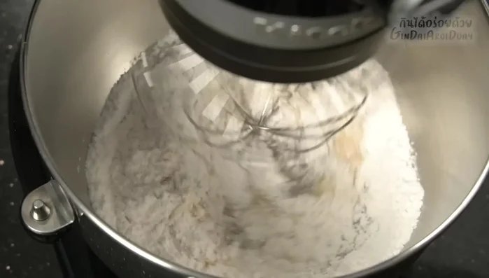 Beat with a mixer at low speed, then increase to medium-high speed for 5-7 minutes until well combined.