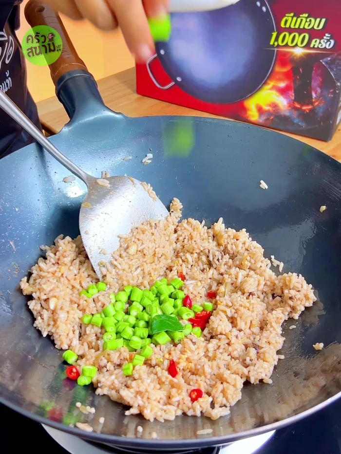 Add mackerel and eggs. Stir and mix together.