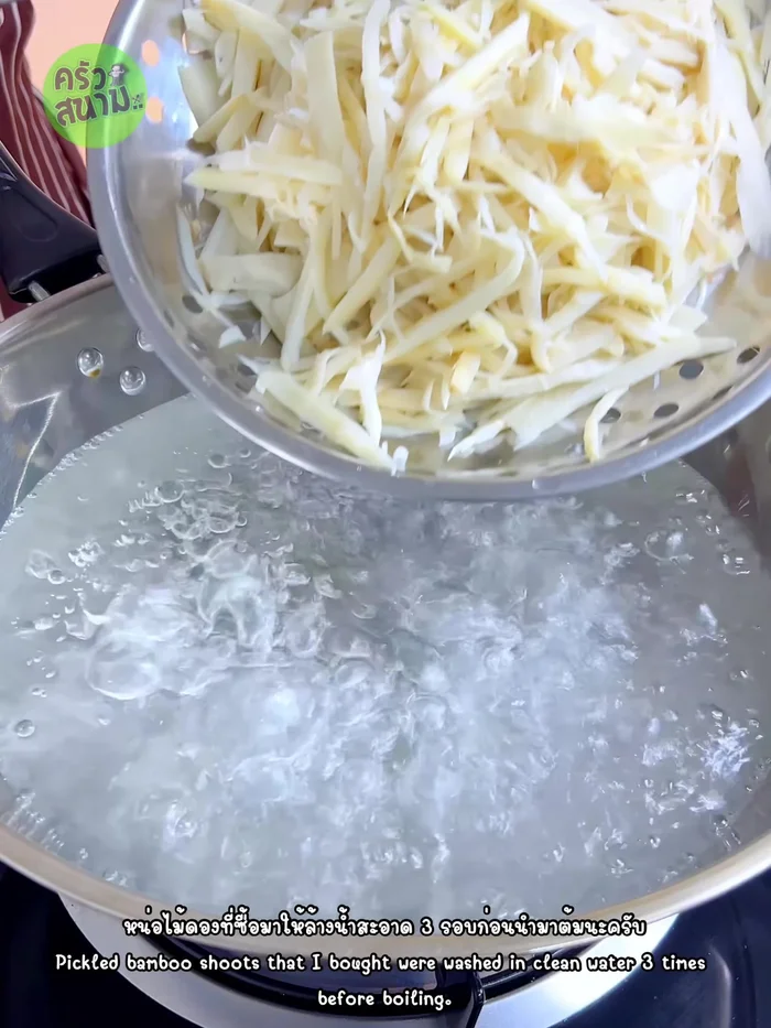 Boil the chopped pickled bamboo shoots in boiling water for about 5-10 minutes to reduce saltiness, sourness, and the strong smell.