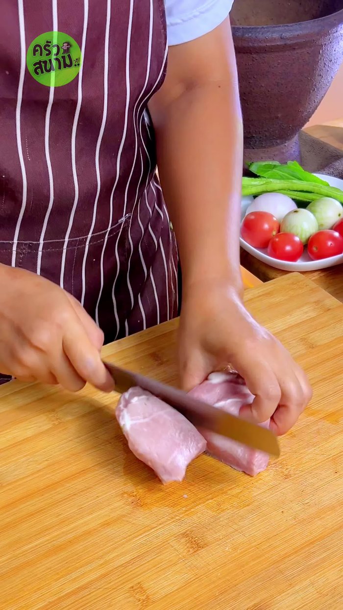 Cut the pork jerky into thin slices.