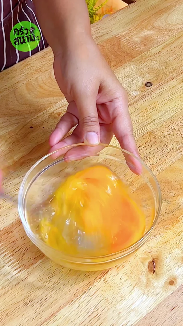 Beat 2 eggs together and fry them until cooked. Break the eggs into pieces and set aside.