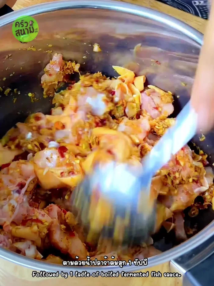 Add boiled fish sauce and Pung Ros; knead and mix thoroughly.