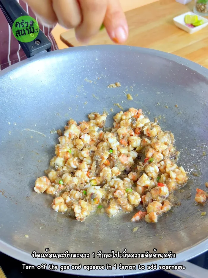 Squeeze half a lemon for extra flavor. Stir-fry briefly and then turn off the heat.