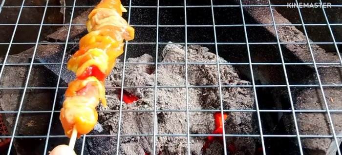 Grill the chicken: Grill over low heat, covering the charcoal with ash to control the heat. Cook until desired doneness.