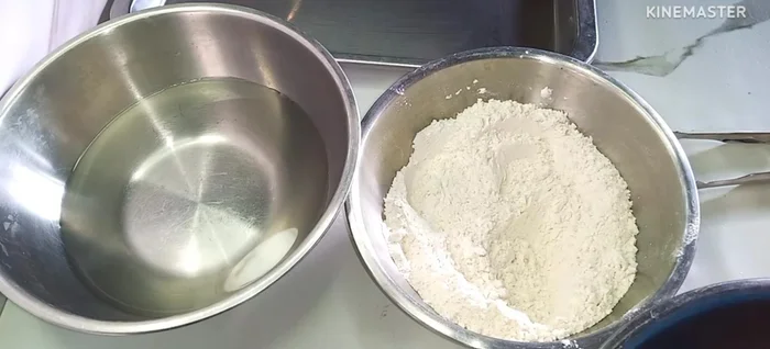 Coat the chicken: Take the marinated chicken out of the refrigerator. Coat the chicken pieces in the dry flour mixture.