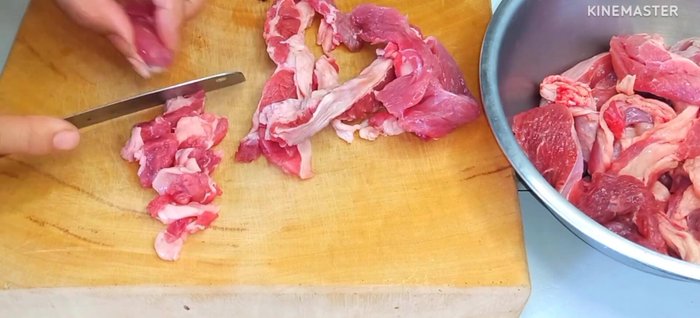 Cut the beef into bite-sized pieces.