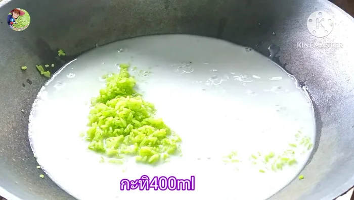 Make pandan-flavored sticky rice: Stir-fry washed rice in a pan with coconut milk and pandan leaf juice until coconut milk reduces. Add salt and sugar to taste.