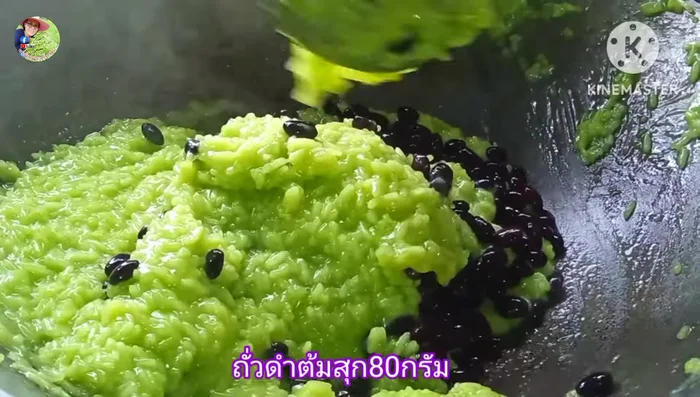Add cooked black beans to the pandan rice and stir-fry for 2-3 minutes. Let cool completely.