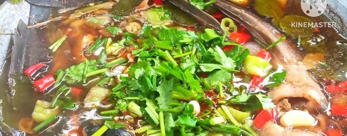 Add chili for spiciness. Garnish with crushed shallots and coriander.