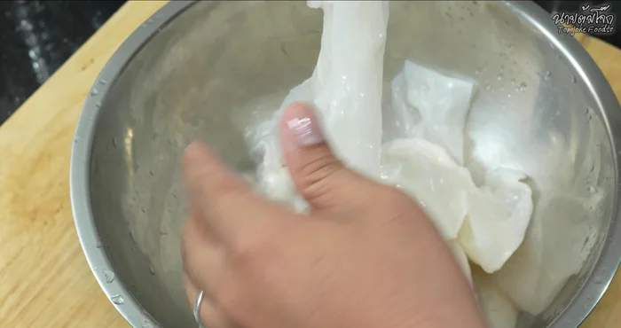 Prepare the noodles: Separate noodles into smaller portions for easier stir-frying.