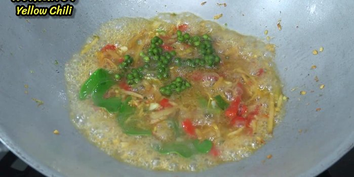 Add young peppercorns, yellow chili peppers, and red chili peppers.