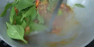 Spicy Stir-fried Canned Fish: Quick & Easy Thai Recipe