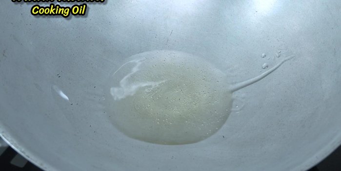 Heat up the pan and add oil for stir-frying.