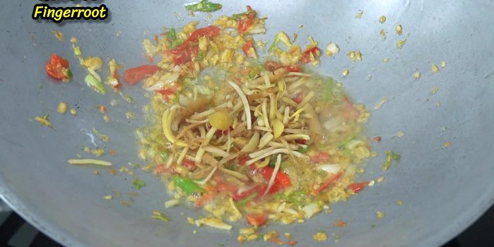 Increase heat and add galangal; stir-fry until fragrant.