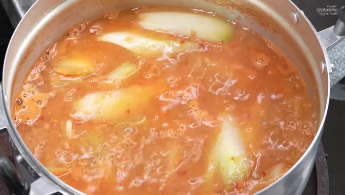 Add seasoning powder, tamarind juice, salt, fish sauce, and palm sugar. Adjust to your taste preference.