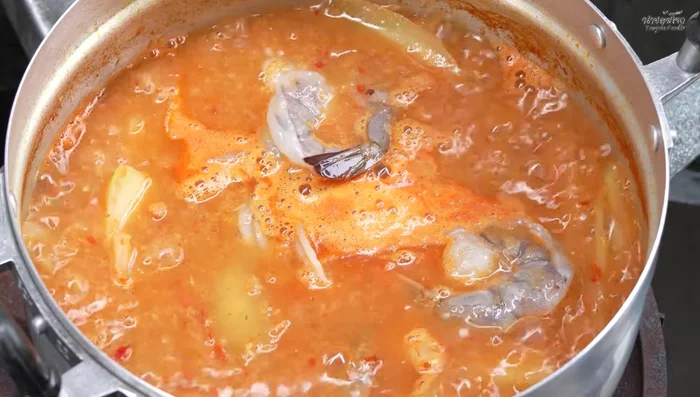 Add the cleaned shrimp and cook until done.