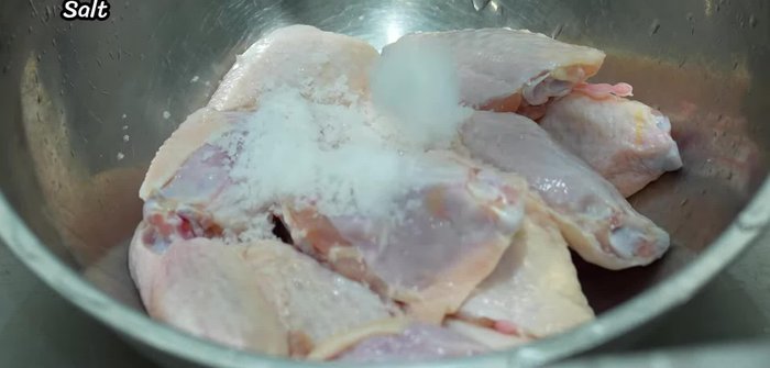 Wash and clean the chicken wings thoroughly. Rinse repeatedly until any odor is gone (2-3 times if necessary).