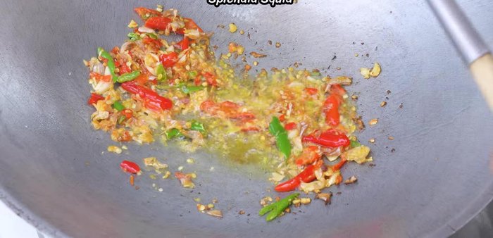 Add the squid and stir-fry using high heat to prevent shrinking.