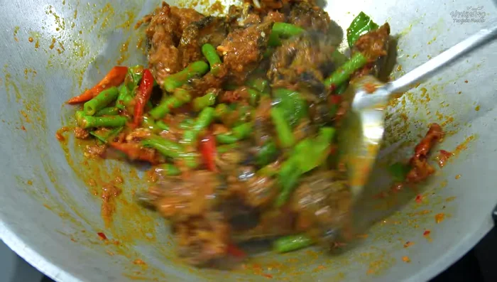 Add the fried catfish and stir-fry for a few minutes until the curry sauce coats the fish.