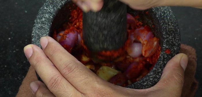 Alternatively, blend all ingredients except shrimp paste in a blender. Add shrimp paste at the end and mix well.
