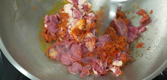 Add beef and stir-fry until it’s about 80-90% cooked. Add kaffir lime leaves.