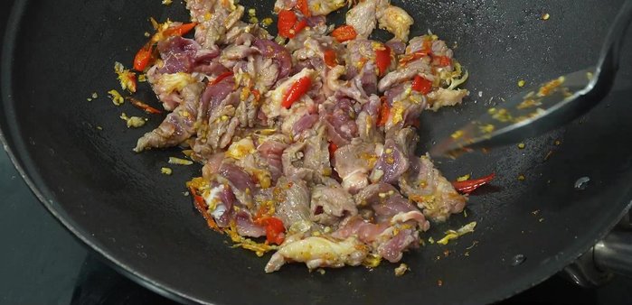 Add the blanched yardlong beans and stir-fry.