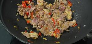 Simple Stir-fried Beef with Chili and Basil - Mr. Tom Jok's Recipe