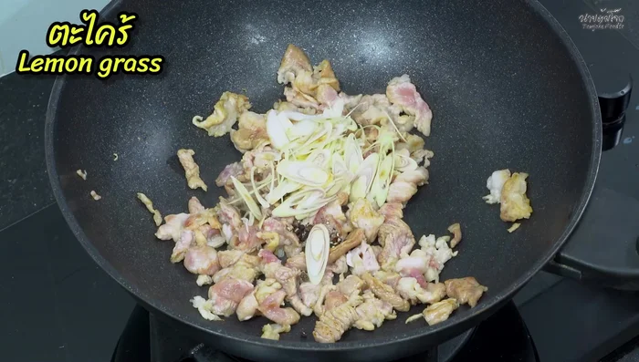 Add herbs and spices: Add the crushed chili, other herbs (galangal, lemongrass, etc.), garlic, and shallots. Stir-fry until fragrant.